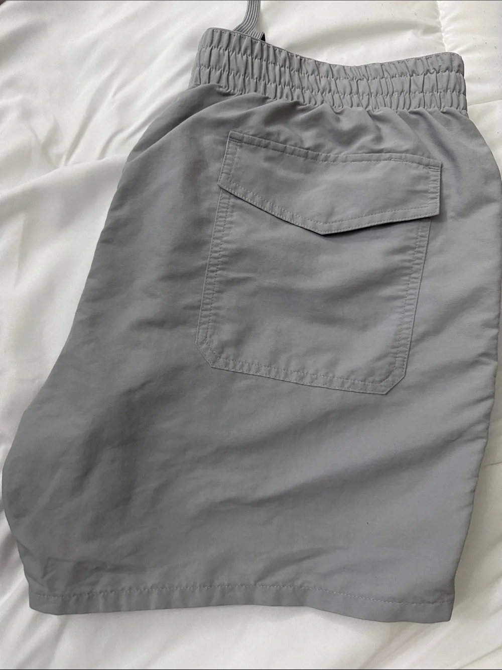 Uniqlo Men's Light Gray Athletic Elastic-Waist Shorts
